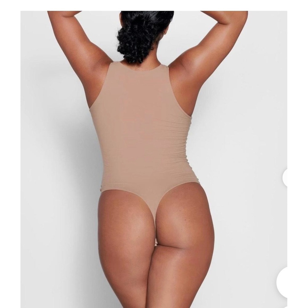 SKIMS Essential Crew Neck Thong‎ Bodysuit Tan Sleeveless Size L Large - Picture 6 of 6